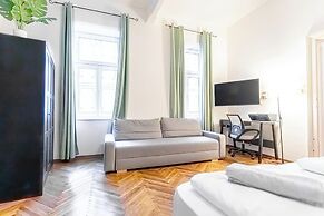 Elegant 1BR Apt Steps from Praterstern