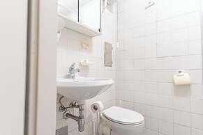 Elegant 1BR Apt Steps from Praterstern
