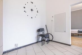 Spacious 1BR Apt Near Danube