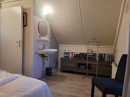 Peaceful Bungalow Near Forest Edge