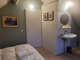 Peaceful Bungalow Near Forest Edge