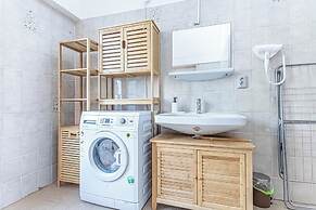 3BR Apt 15 Min from Landstraße Hub