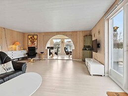 5 Star Holiday Home in Hals