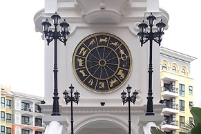 Venetian Signature Condominium