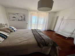 Elegant Villa With hot Tub, Views