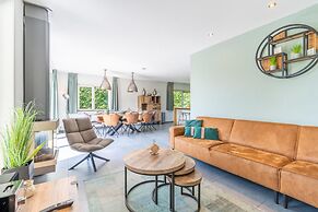 Luxury 8-person Holiday Villa