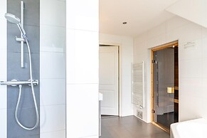 Luxury 8-person Holiday Villa