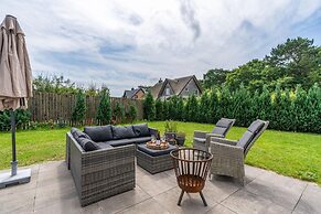 Spacious and Bright 10-person Holiday Villa