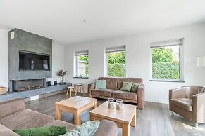 Spacious and Bright 10-person Holiday Villa