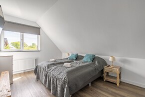 Spacious and Bright 10-person Holiday Villa