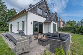 Spacious and Bright 10-person Holiday Villa