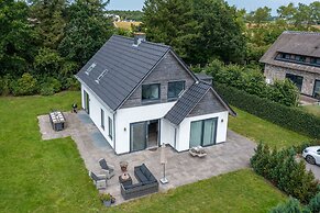 Spacious and Bright 10-person Holiday Villa