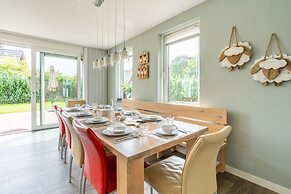 Spacious and Bright 10-person Holiday Villa