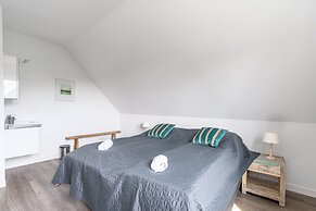 Spacious and Bright 10-person Holiday Villa