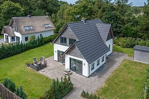 Spacious and Bright 10-person Holiday Villa