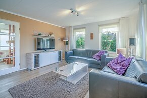 Charming Villa With Spacious Garden on the Water