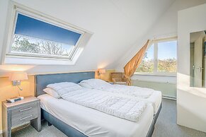 Charming Villa With Spacious Garden on the Water