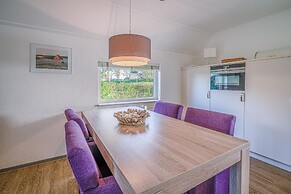 Charming Villa With Spacious Garden on the Water