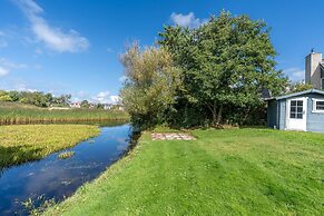 Charming Villa With Spacious Garden on the Water