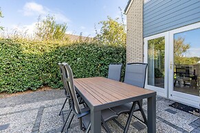 Charming Villa With Spacious Garden on the Water