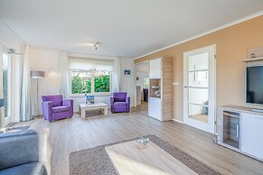 Charming Villa With Spacious Garden on the Water