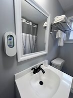 Chaplin Inn & Suites