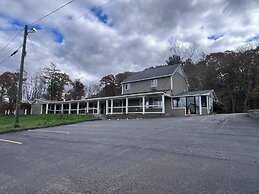 Chaplin Inn & Suites