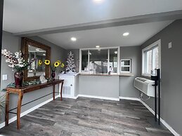Chaplin Inn & Suites