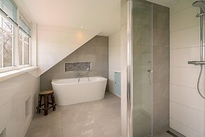 Tastefully Furnished Holiday Home