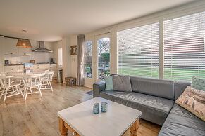 Cozy Detached Bungalow for 4 Persons