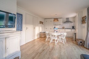 Cozy Detached Bungalow for 4 Persons