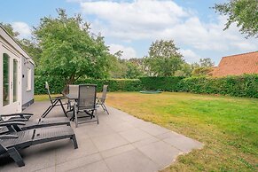 Cozy Detached Bungalow for 4 Persons