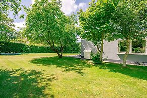 Cozy Detached Bungalow for 4 Persons