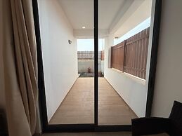 Joli Beach House - Spacious Ground Floor T2 Apartment