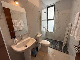Joli Beach House - Spacious Ground Floor T2 Apartment
