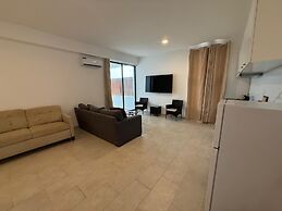 Joli Beach House - Spacious Ground Floor T2 Apartment