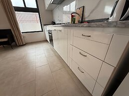 Joli Beach House - Spacious Ground Floor T2 Apartment