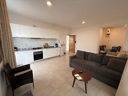 Joli Beach House - Spacious Ground Floor T2 Apartment