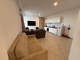 Joli Beach House - Spacious Ground Floor T2 Apartment