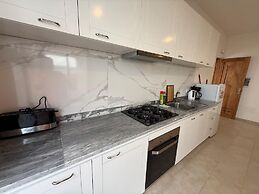 Joli Beach House - Spacious Ground Floor T2 Apartment