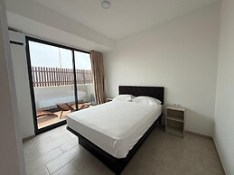 Joli Beach House - Spacious Ground Floor T2 Apartment