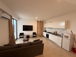 Joli Beach House - Spacious Ground Floor T2 Apartment