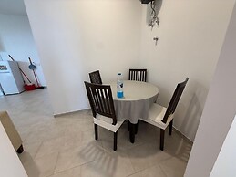 Joli Beach House - Spacious Ground Floor T2 Apartment