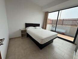 Joli Beach House - Spacious Ground Floor T2 Apartment