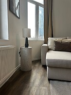 Stylish 1BR plus LR Apt Ghent Castle