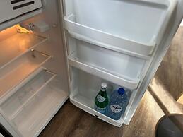 Modern 1BR plus LR Apt Near Gravensteen