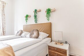 Cozy 2BR Apt Prime Central Spot
