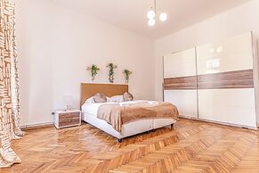 Cozy 2BR Apt Prime Central Spot