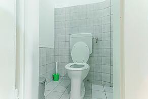 Cozy 2BR Apt Prime Central Spot