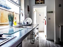 Ensuite2 Woodhouse private bath 2kitchen